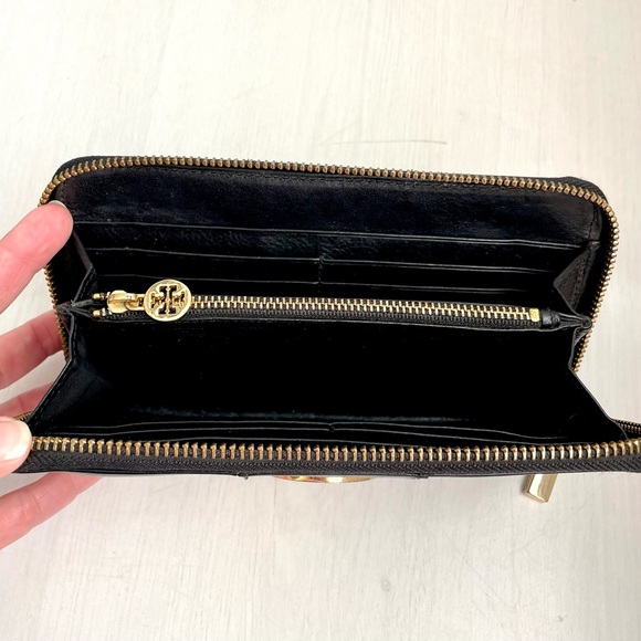 Tory Burch Black Leather Wallet With Gold Hardware - Picture 3 of 5